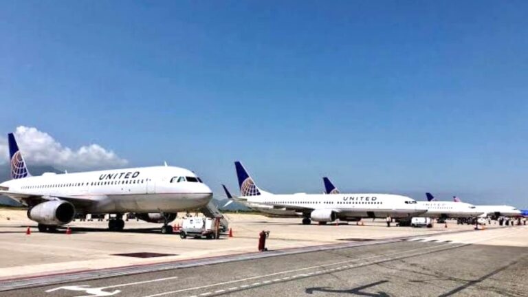 Airplanes parked at Los Cabos Airport