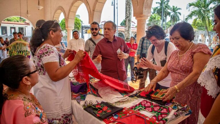 National Geographic correspondents seeing Mayan culture