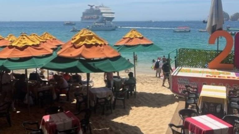 Beach restaurant in Los Cabos