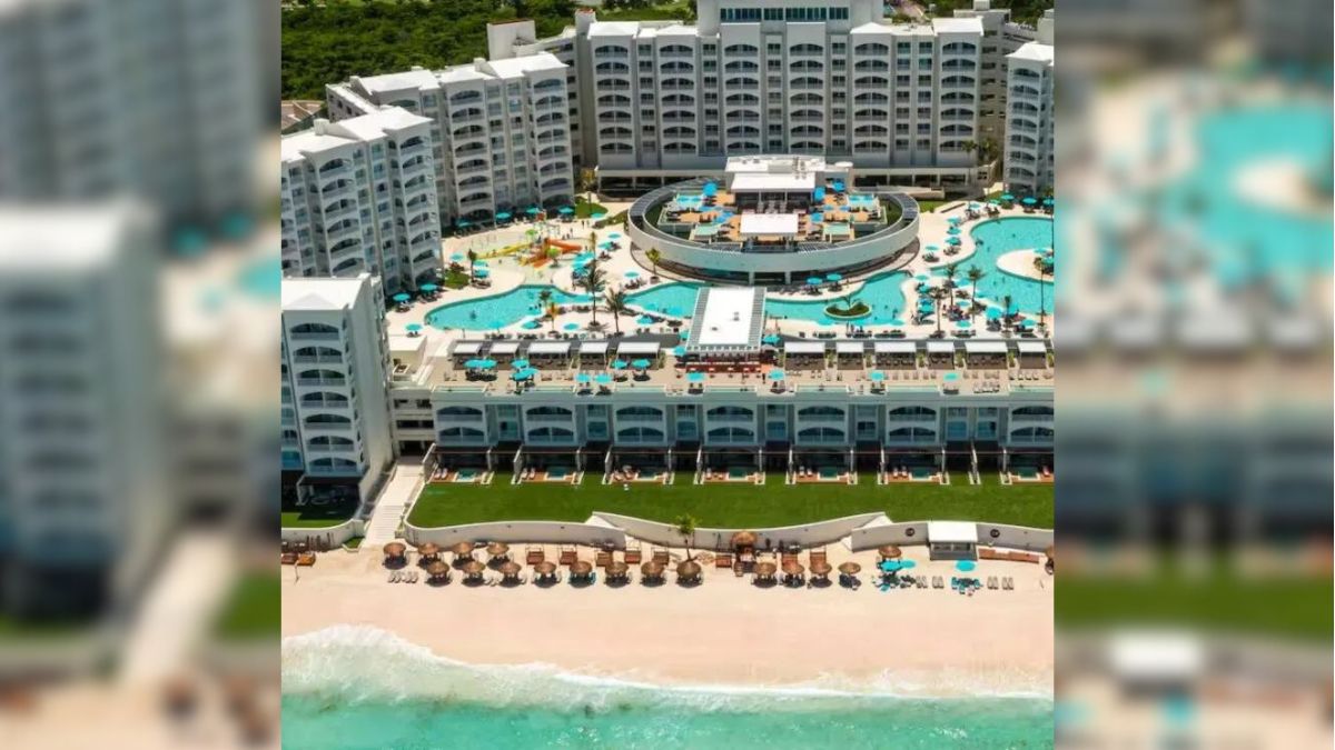 Aerial view of Hilton Cancun in the hotel zone