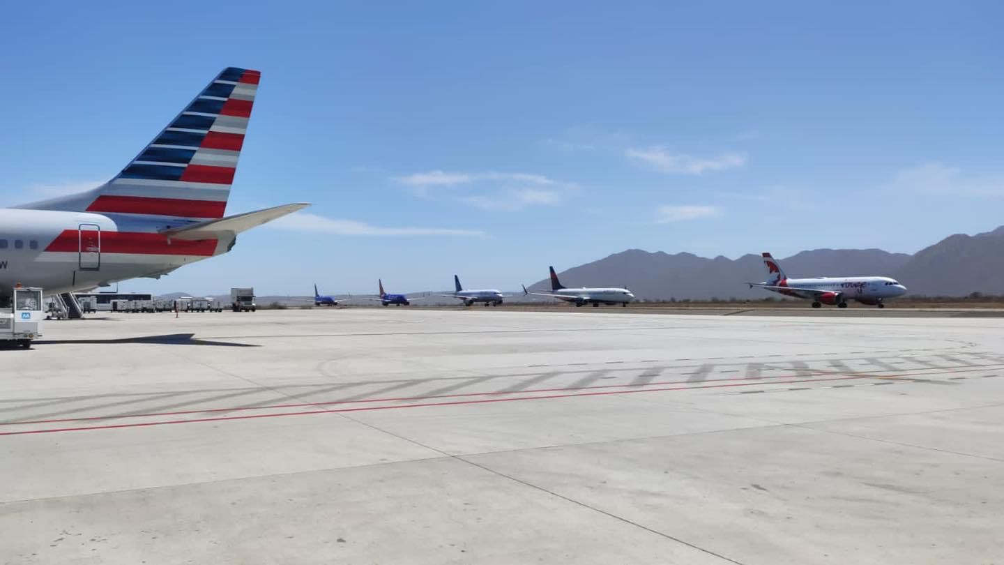 airplanes on Los Cabos airport