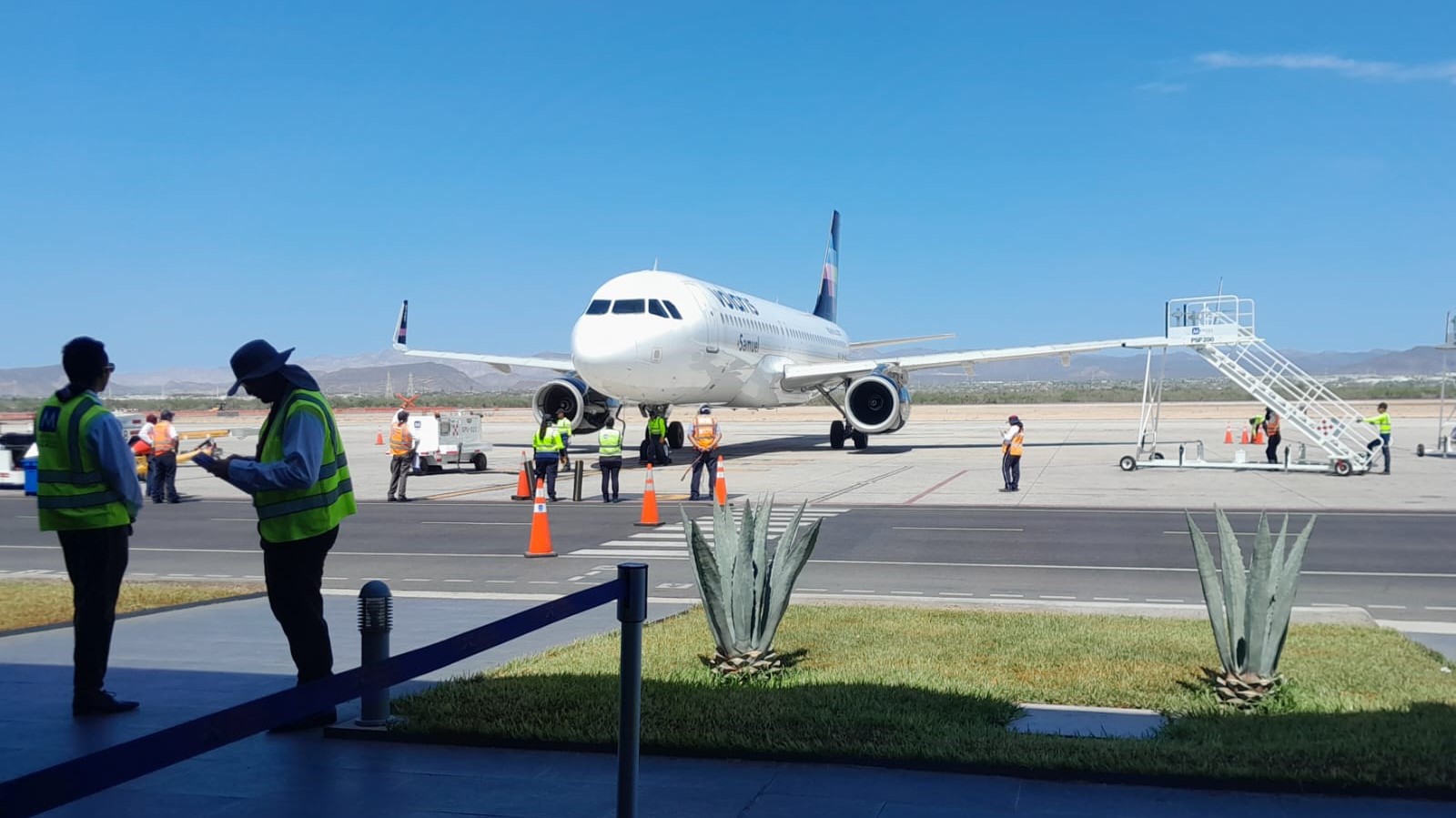 airplane parked at La Paz airport