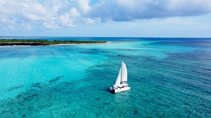 Sailboat at laggon Cancun