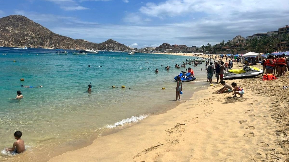 Tourists on Los Cabos beach