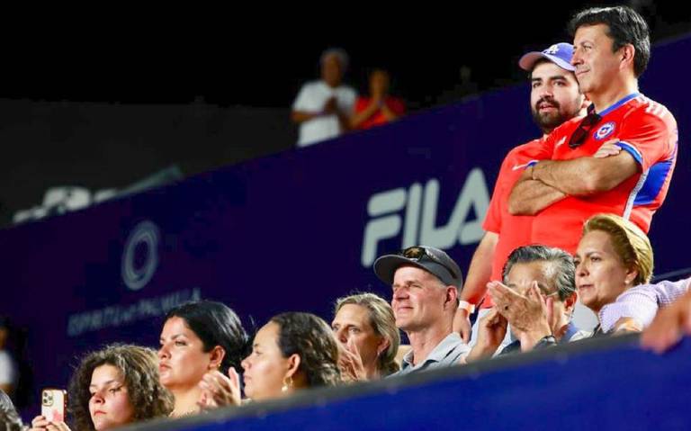 Fans in the stands of Los Cabos Tennis Open