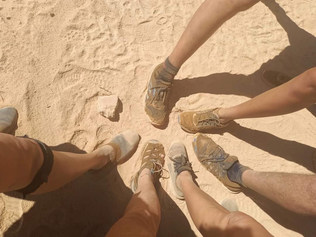 Hikers' feet posing along the hiking to El Salto fall