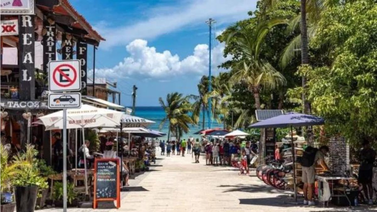 Street of Playa del Carmen