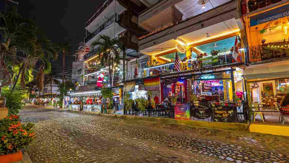 Romantic zone bars in Puerto Vallarta lgbtq zone