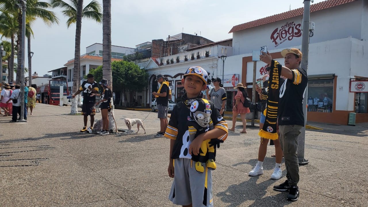 Steelers fans at El MAlecon Puerto Vallarta