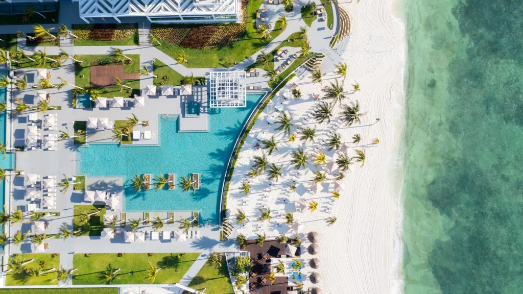 Aerial view of beach an pool in Garza Blanca Cancun