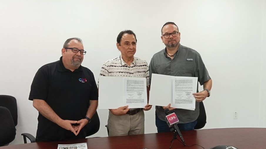 CPS Meida and Multimedios officials signing the agreement