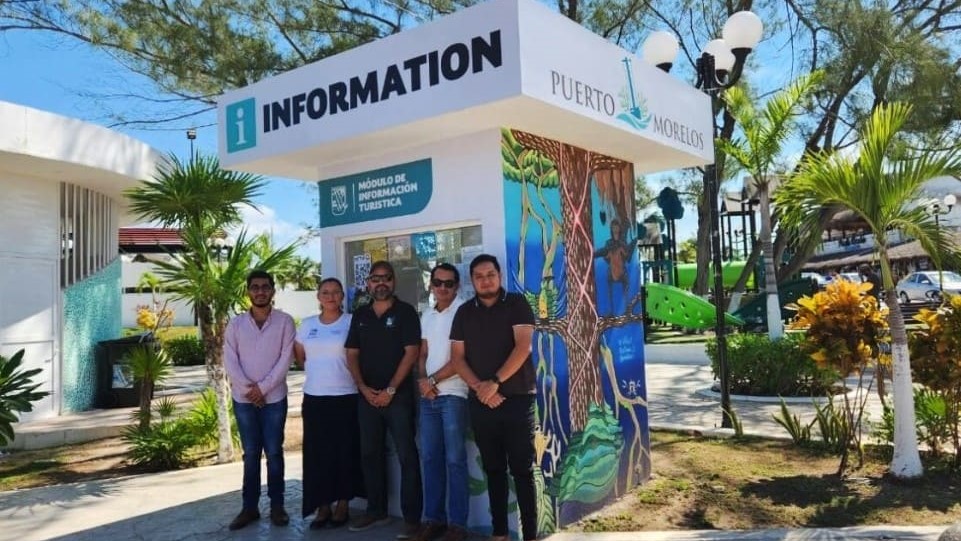 Puerto Morelos information booth