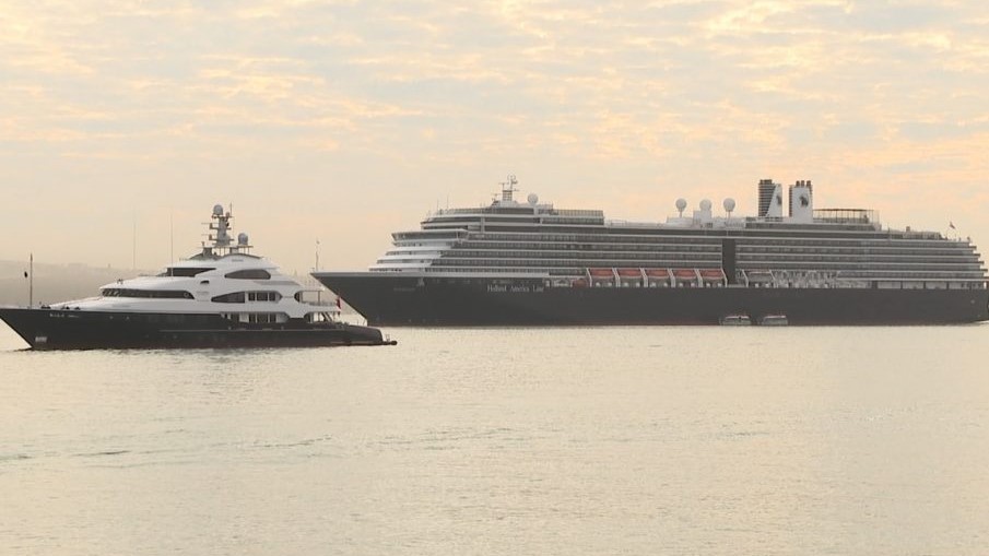 Cruise ship and yacht in Loreto