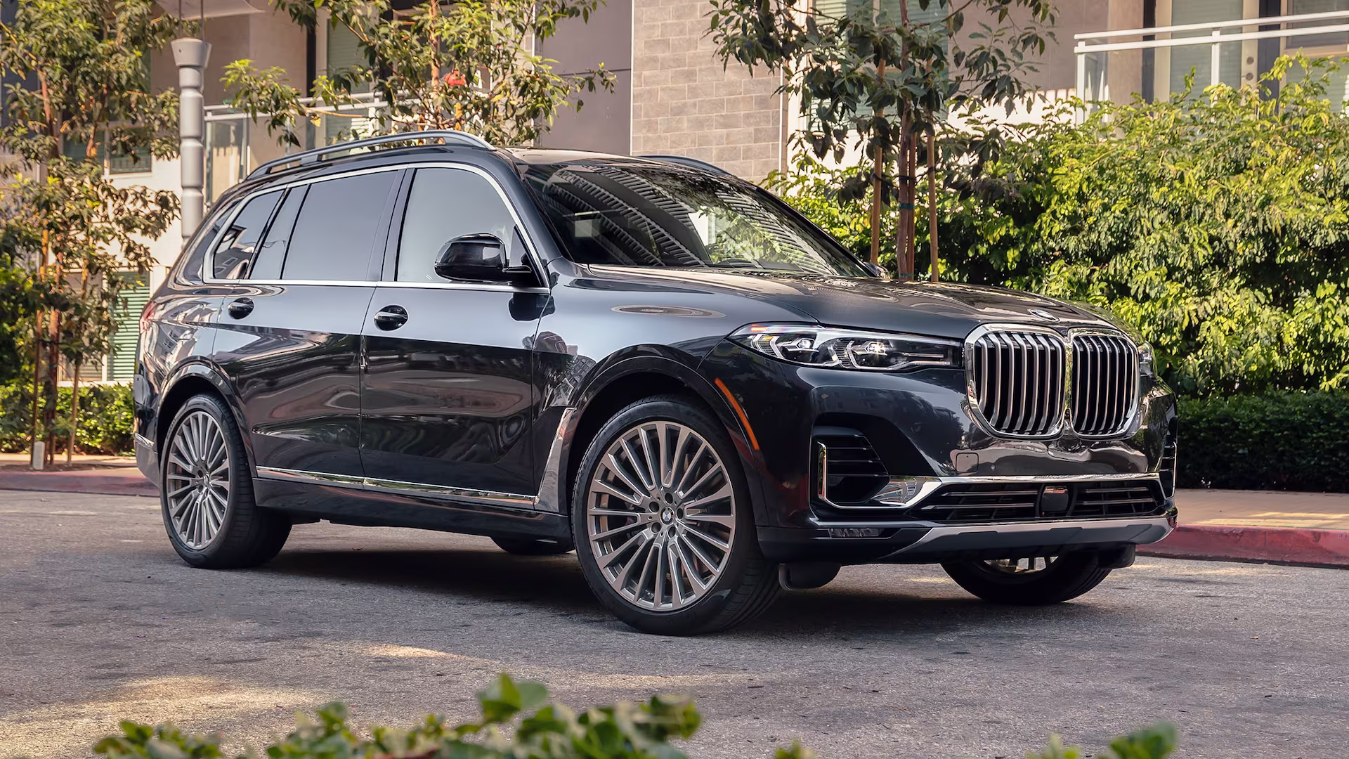2020-BMW-X7-xDrive40i-3 (1).avif
