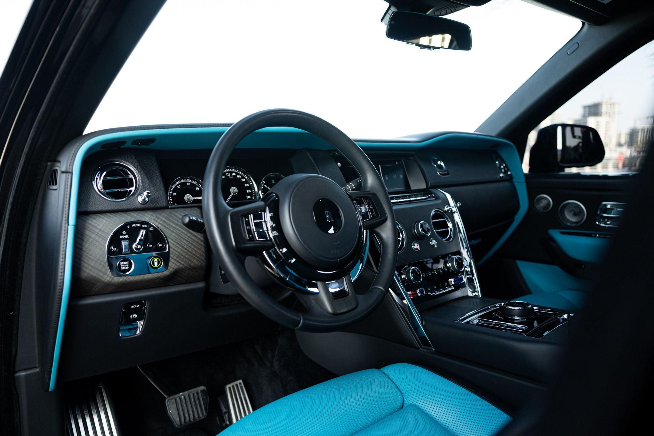 Rolls-Royce Cullinan 1.jpeg