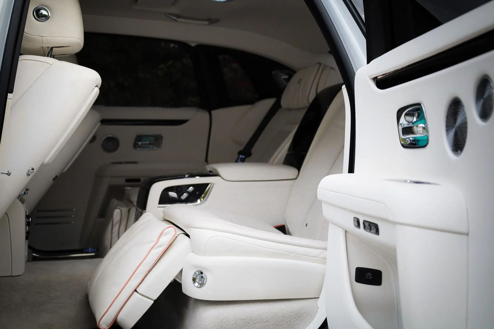 rolls royce ghost 3.jpeg
