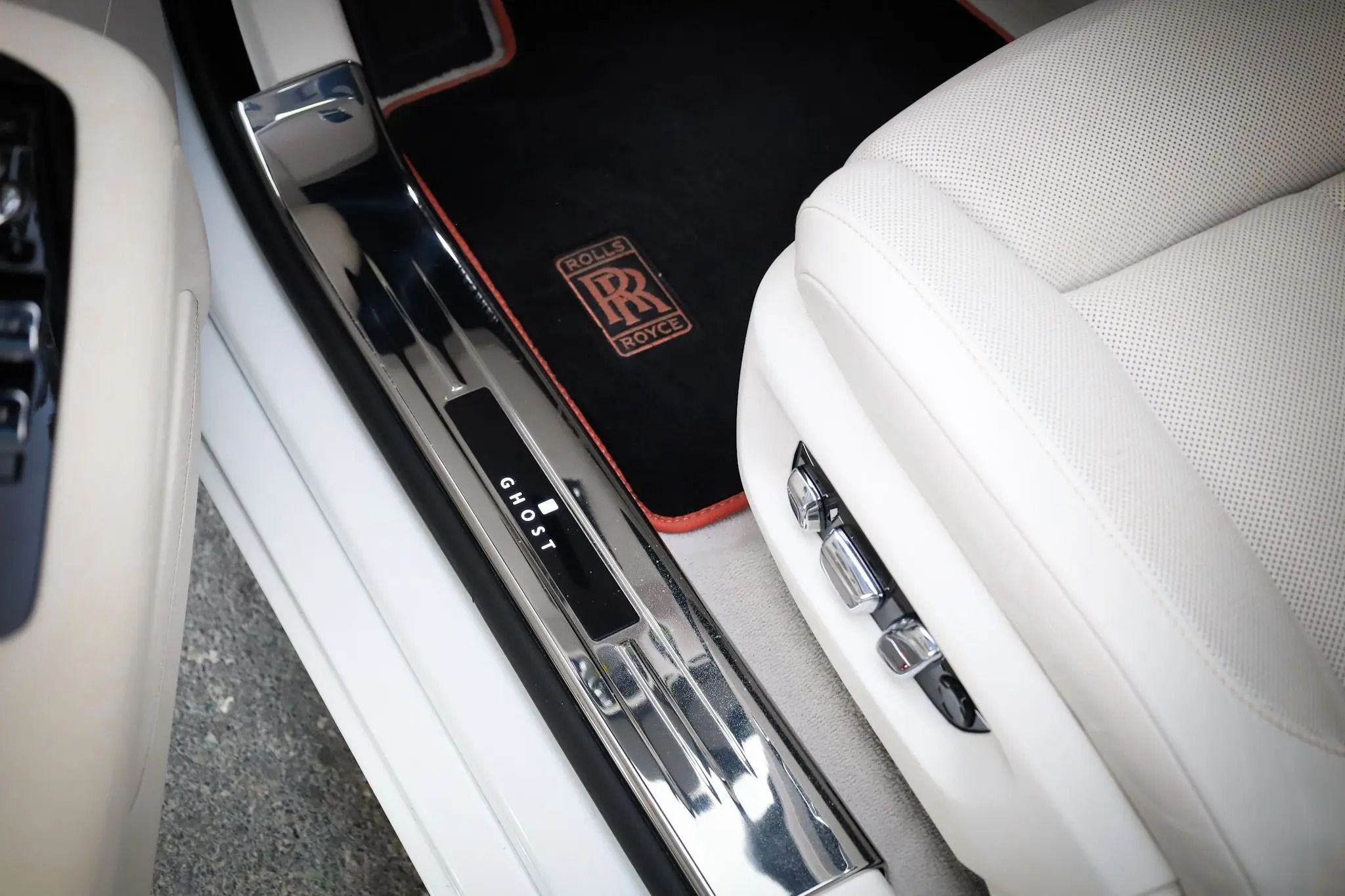rolls royce ghost 4.jpeg