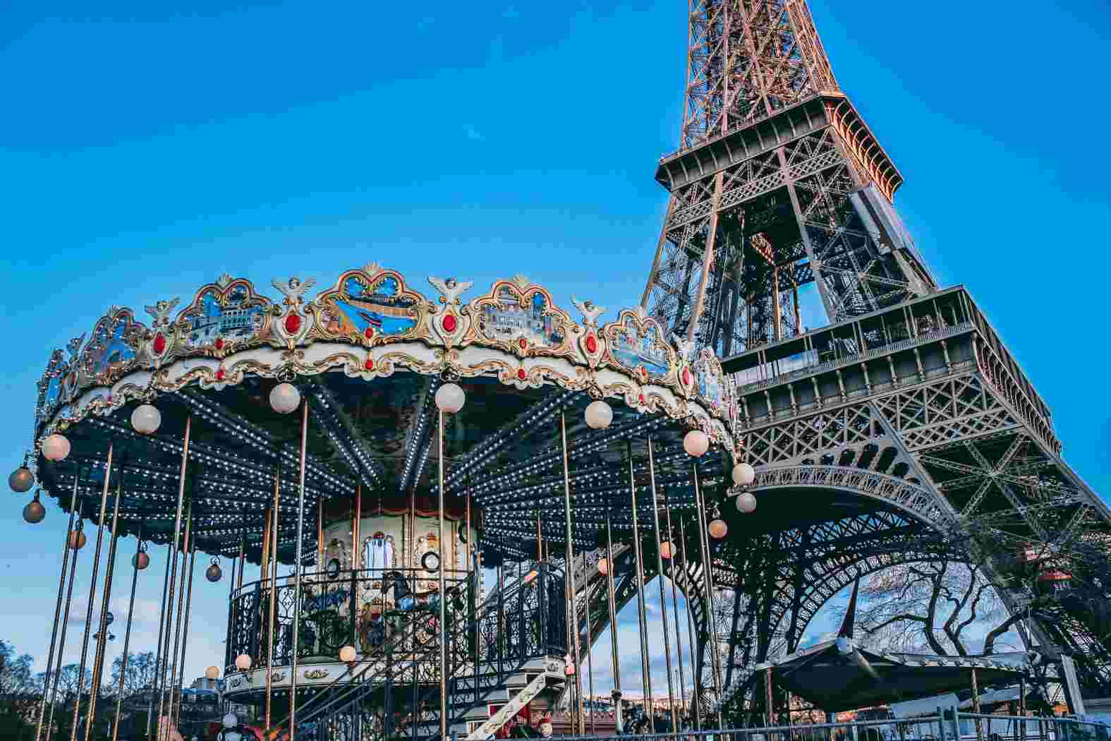 Enchanting Entertainment for the Holidays in Paris with GetTripTip.com