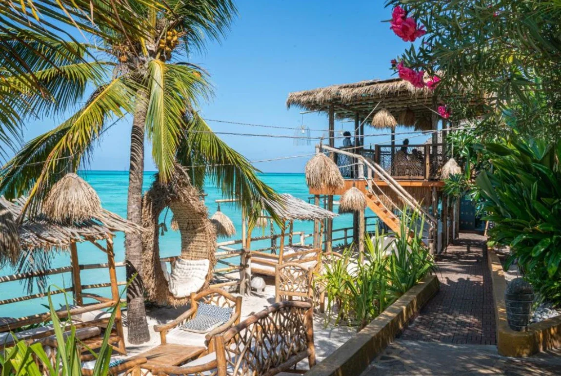 Salt & Coral Hotel and Restaurant