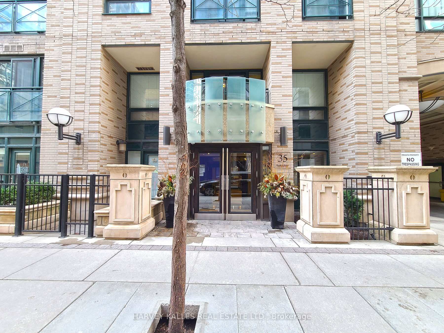 #515 - 35 Hayden St, Toronto, ON M4Y3C3 | 1 Bedroom 1 Bathroom Condo Apt | Image 4