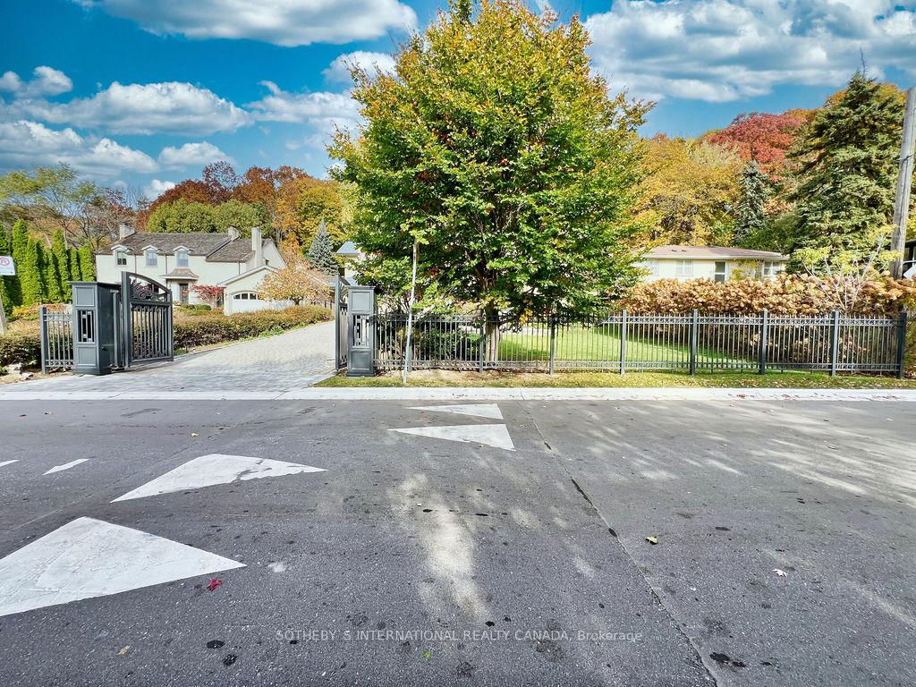 32 Brookfield Rd, Toronto, ON M2P1A9 | 4 Bedroom 5 Bathroom Detached House | Image 39