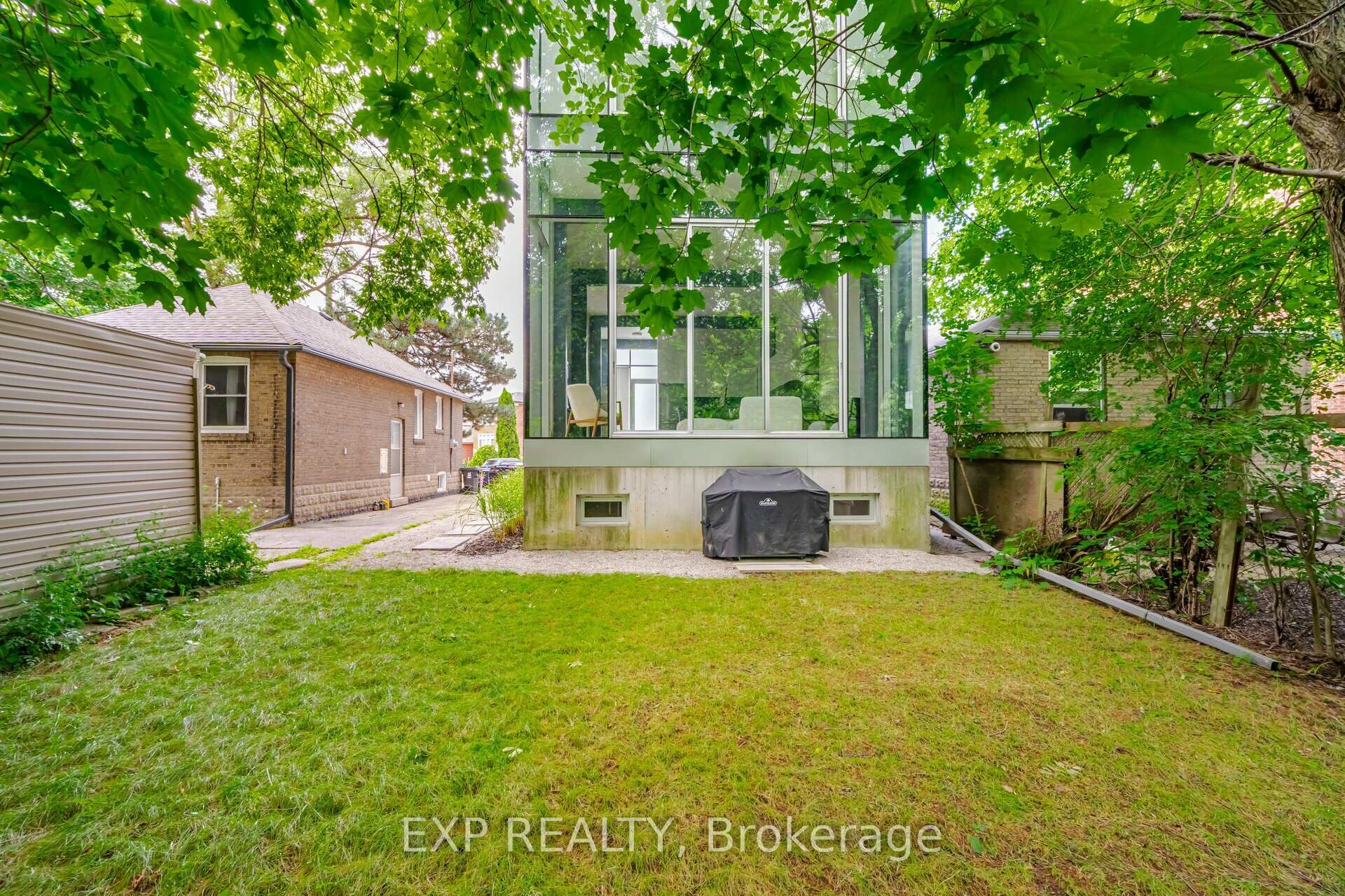 561 Arlington Ave, Toronto, ON M6C3A6 | 3 Bedroom 4 Bathroom Detached House | Image 32