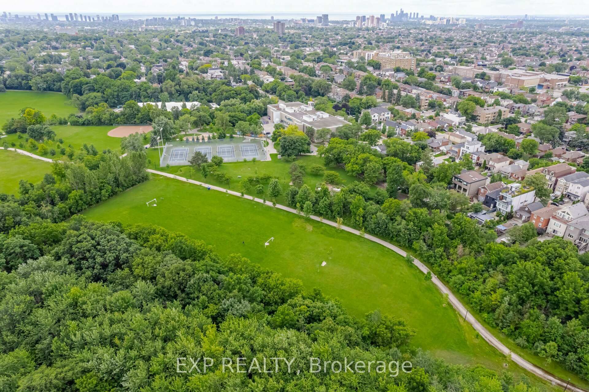 561 Arlington Ave, Toronto, ON M6C3A6 | 3 Bedroom 4 Bathroom Detached House | Image 33