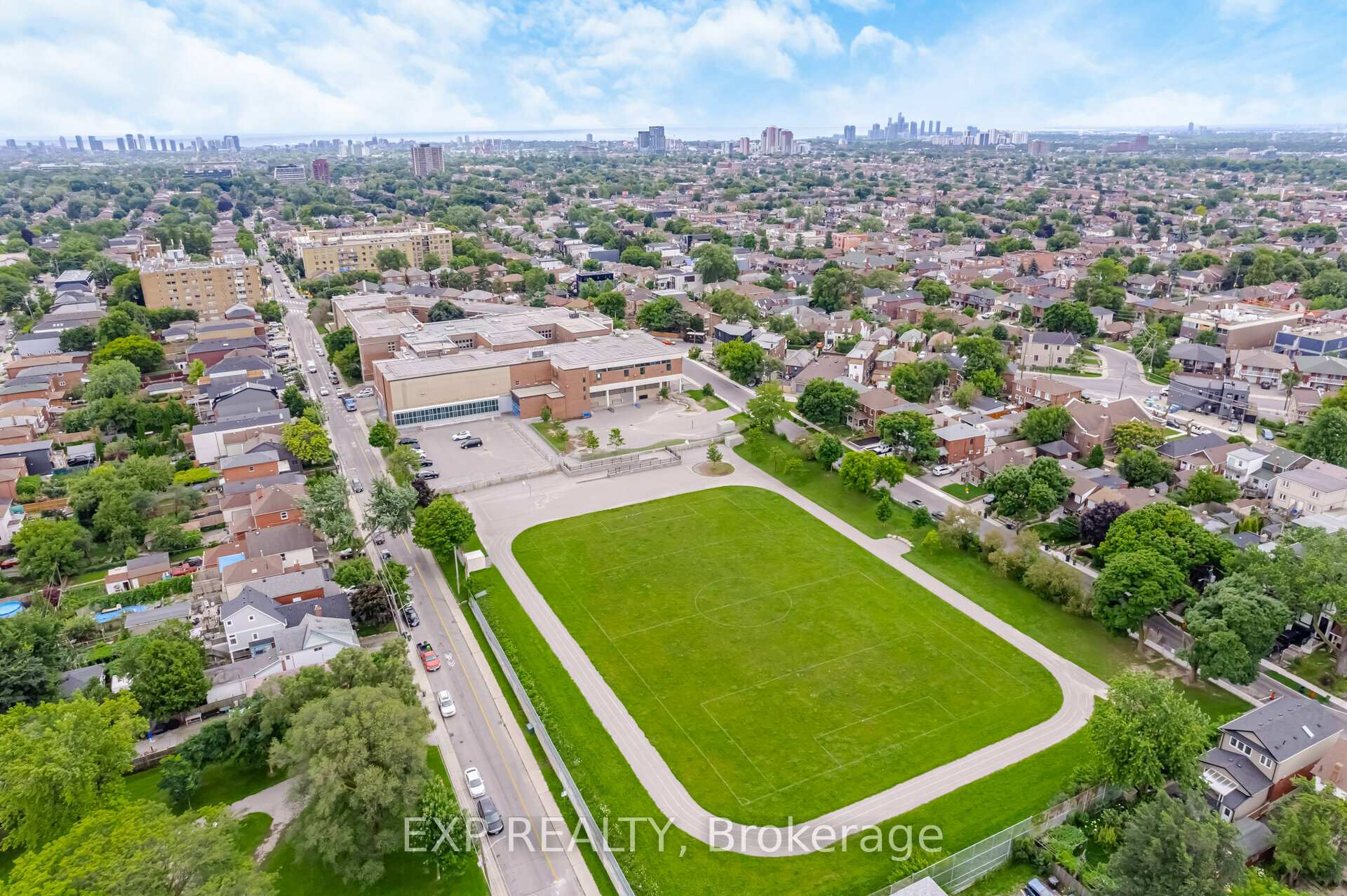 561 Arlington Ave, Toronto, ON M6C3A6 | 3 Bedroom 4 Bathroom Detached House | Image 35