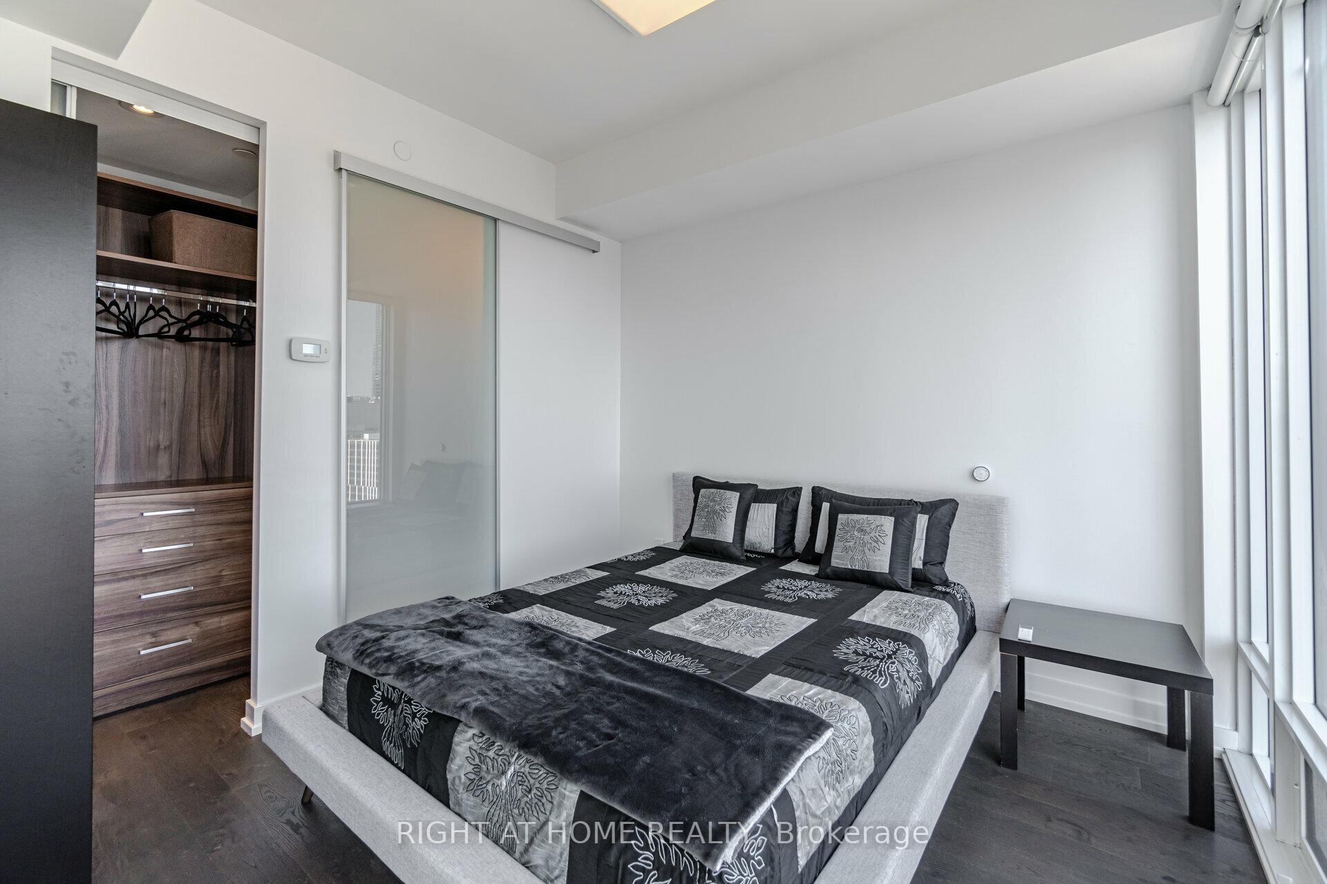 #2507 - 488 University Ave, Toronto, ON M5G0C1 | 2 Bedroom 2 Bathroom Condo Apt | Image 15