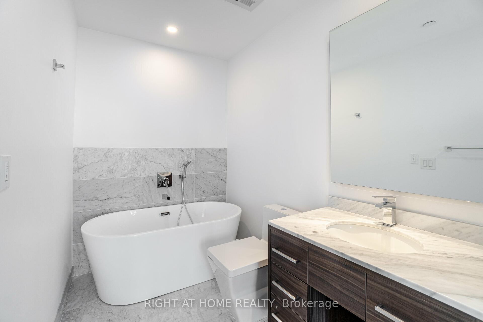 #2507 - 488 University Ave, Toronto, ON M5G0C1 | 2 Bedroom 2 Bathroom Condo Apt | Image 18