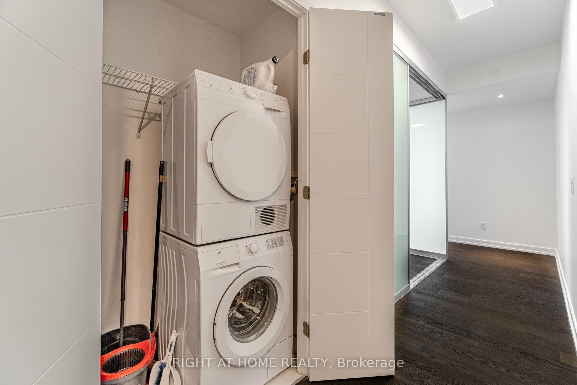 #2507 - 488 University Ave, Toronto, ON M5G0C1 | 2 Bedroom 2 Bathroom Condo Apt | Image 24