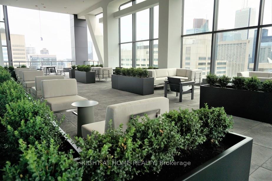 #2507 - 488 University Ave, Toronto, ON M5G0C1 | 2 Bedroom 2 Bathroom Condo Apt | Image 36