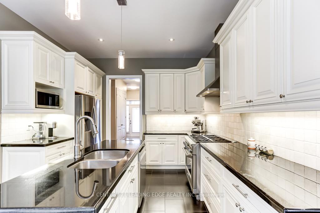 27 Devondale Ave, Toronto, ON M2R2C9 | 4 Bedroom 4 Bathroom Detached House | Image 16