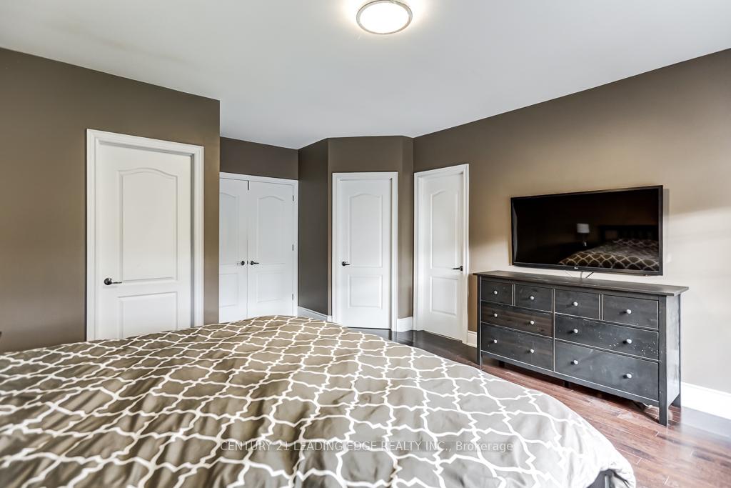 27 Devondale Ave, Toronto, ON M2R2C9 | 4 Bedroom 4 Bathroom Detached House | Image 24