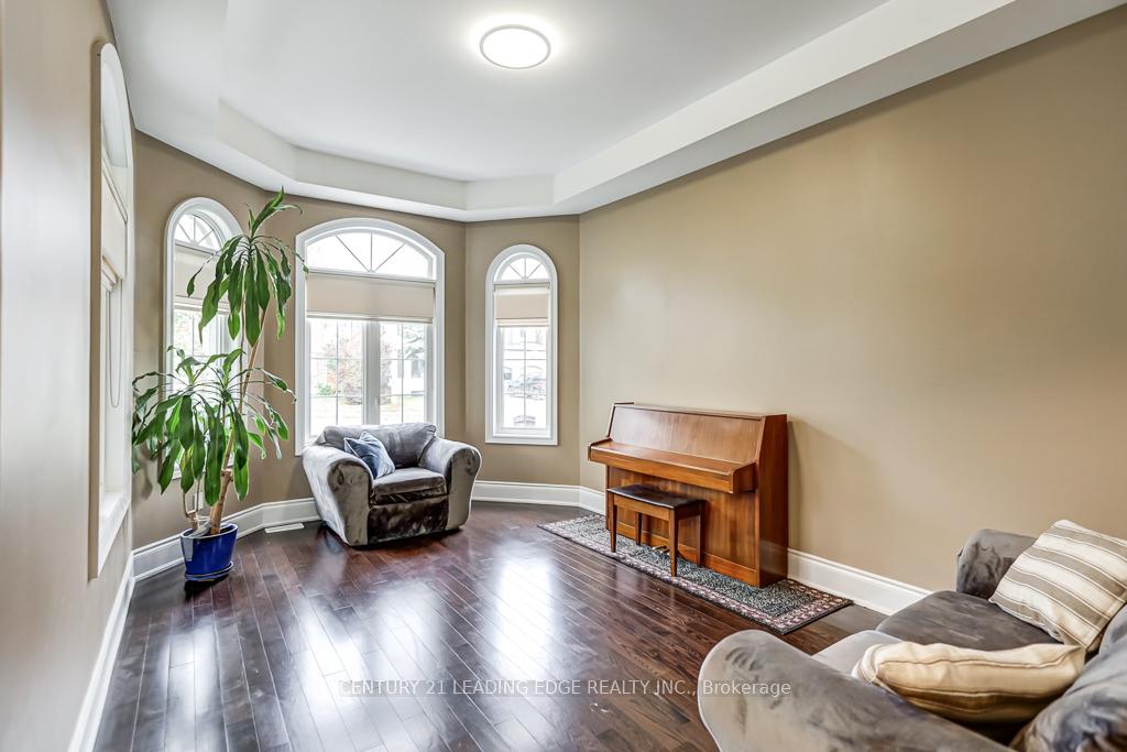 27 Devondale Ave, Toronto, ON M2R2C9 | 4 Bedroom 4 Bathroom Detached House | Image 5