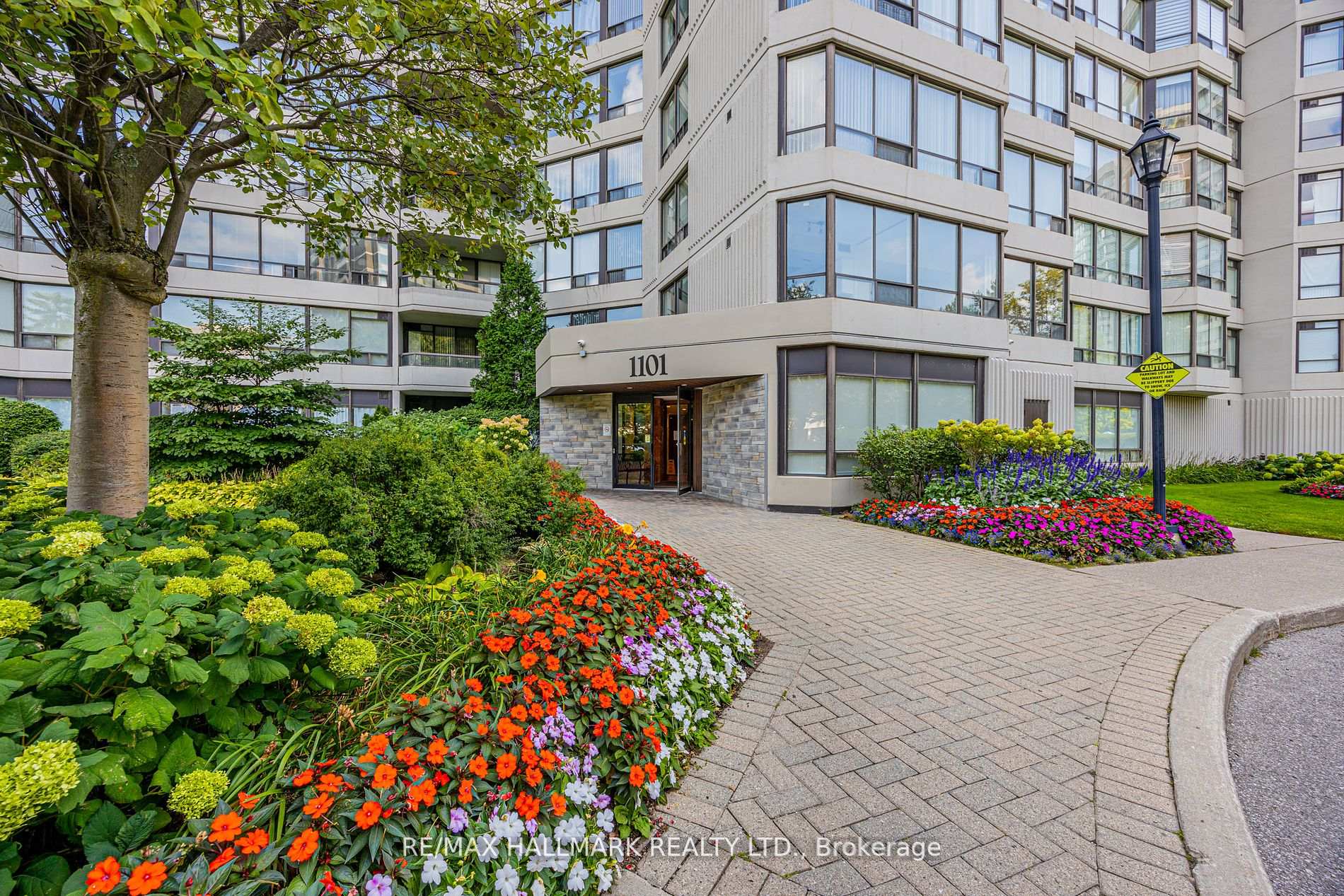 #Ph210 - 1101 Steeles Ave W, Toronto, ON M2R3W5 | 2 Bedroom 2 Bathroom Condo Apt | Image 3