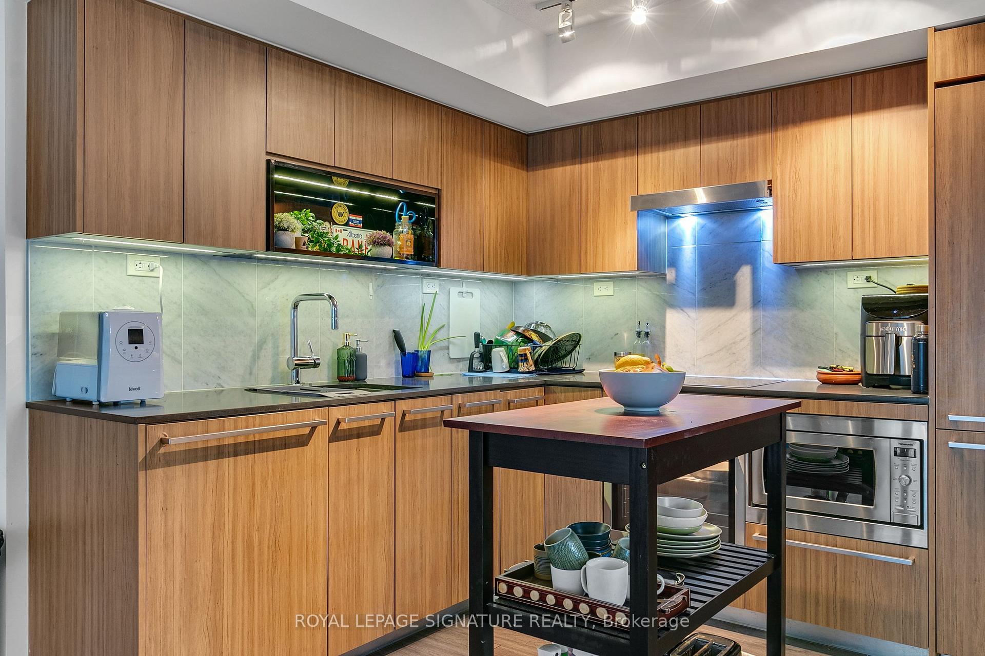 #807 - 70 Queens Wharf Rd, Toronto, ON M5V0J2 | 1 Bedroom 1 Bathroom Condo Apt | Image 11