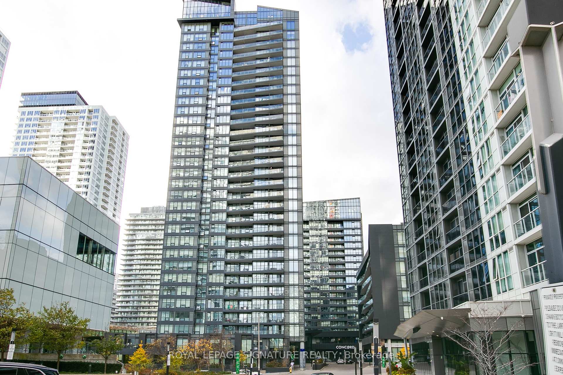 #807 - 70 Queens Wharf Rd, Toronto, ON M5V0J2 | 1 Bedroom 1 Bathroom Condo Apt | Image 2