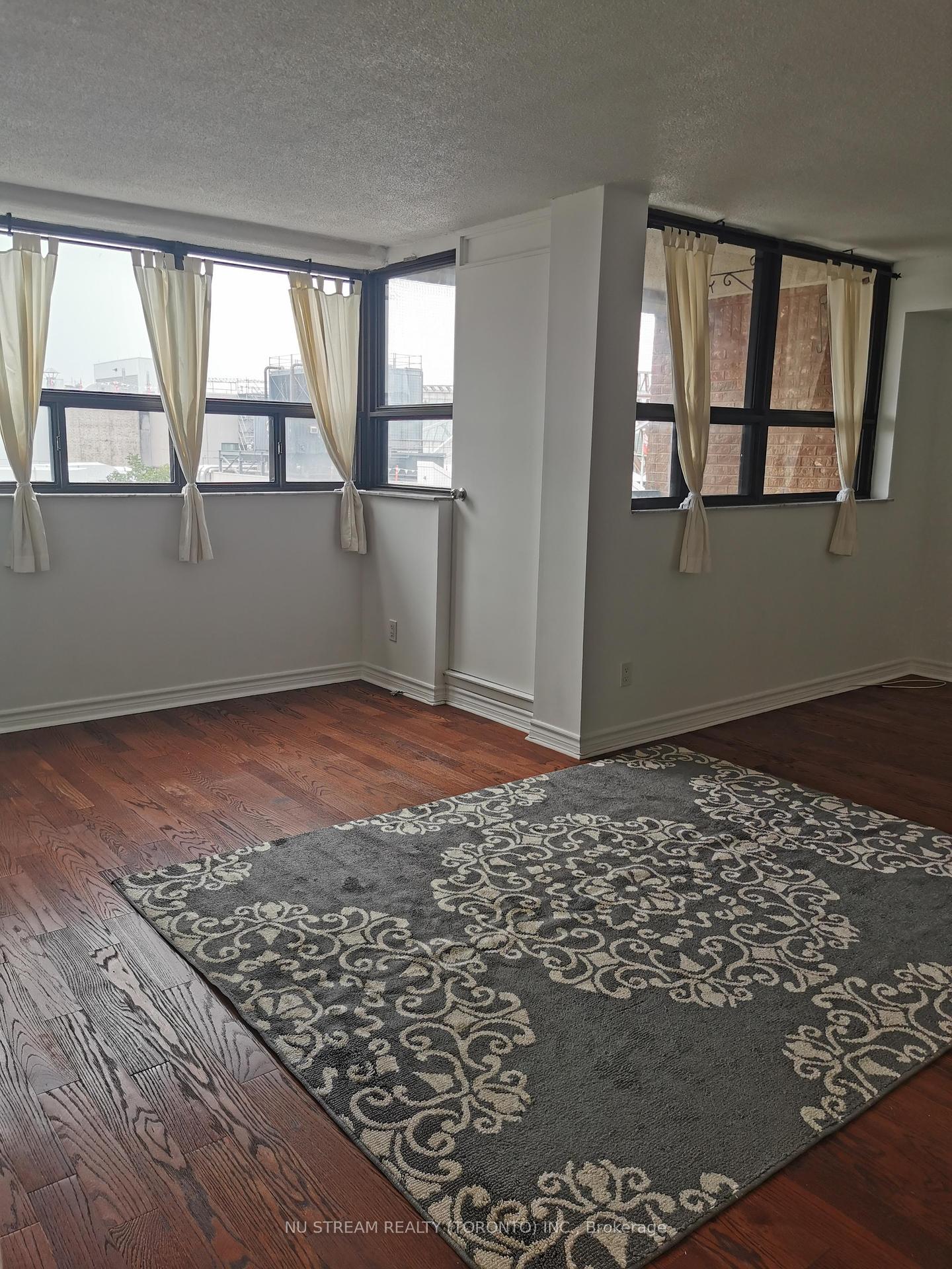 #602 - 105 McCaul St, Toronto, ON M5T2X4 | 1 Bedroom 1 Bathroom Condo Apt | Image 4