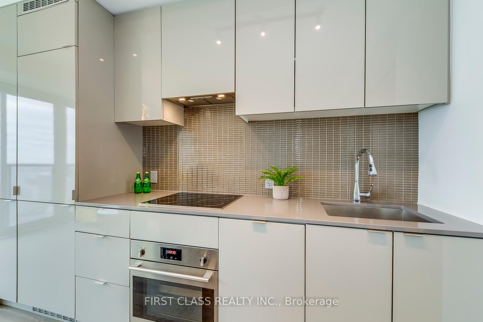 #5608 - 7 Grenville St, Toronto, ON M4Y0E9 | 1 Bedroom 1 Bathroom Condo Apt | Image 10