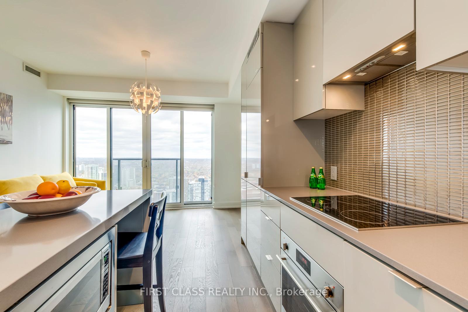 #5608 - 7 Grenville St, Toronto, ON M4Y0E9 | 1 Bedroom 1 Bathroom Condo Apt | Image 11