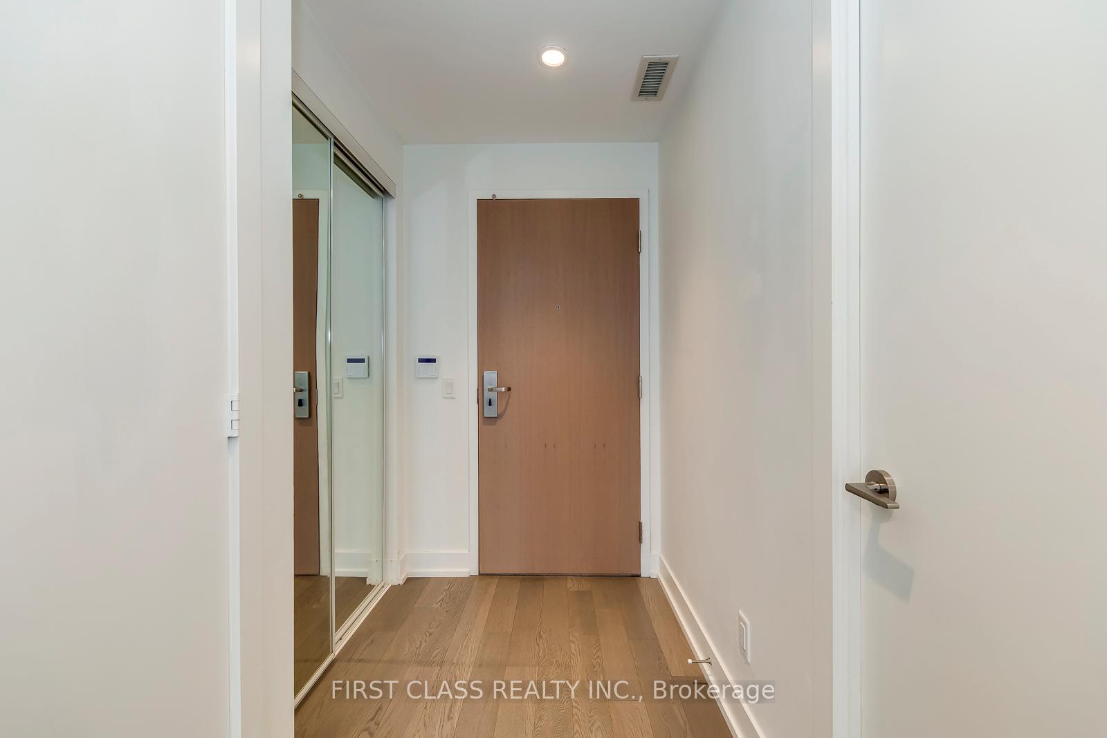 #5608 - 7 Grenville St, Toronto, ON M4Y0E9 | 1 Bedroom 1 Bathroom Condo Apt | Image 4