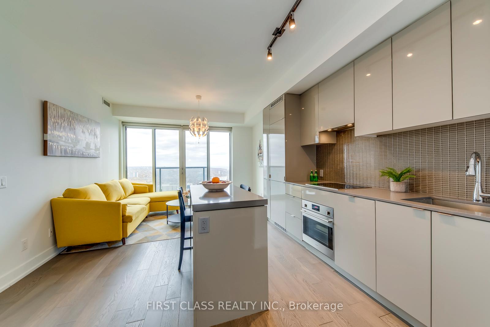 #5608 - 7 Grenville St, Toronto, ON M4Y0E9 | 1 Bedroom 1 Bathroom Condo Apt | Image 5