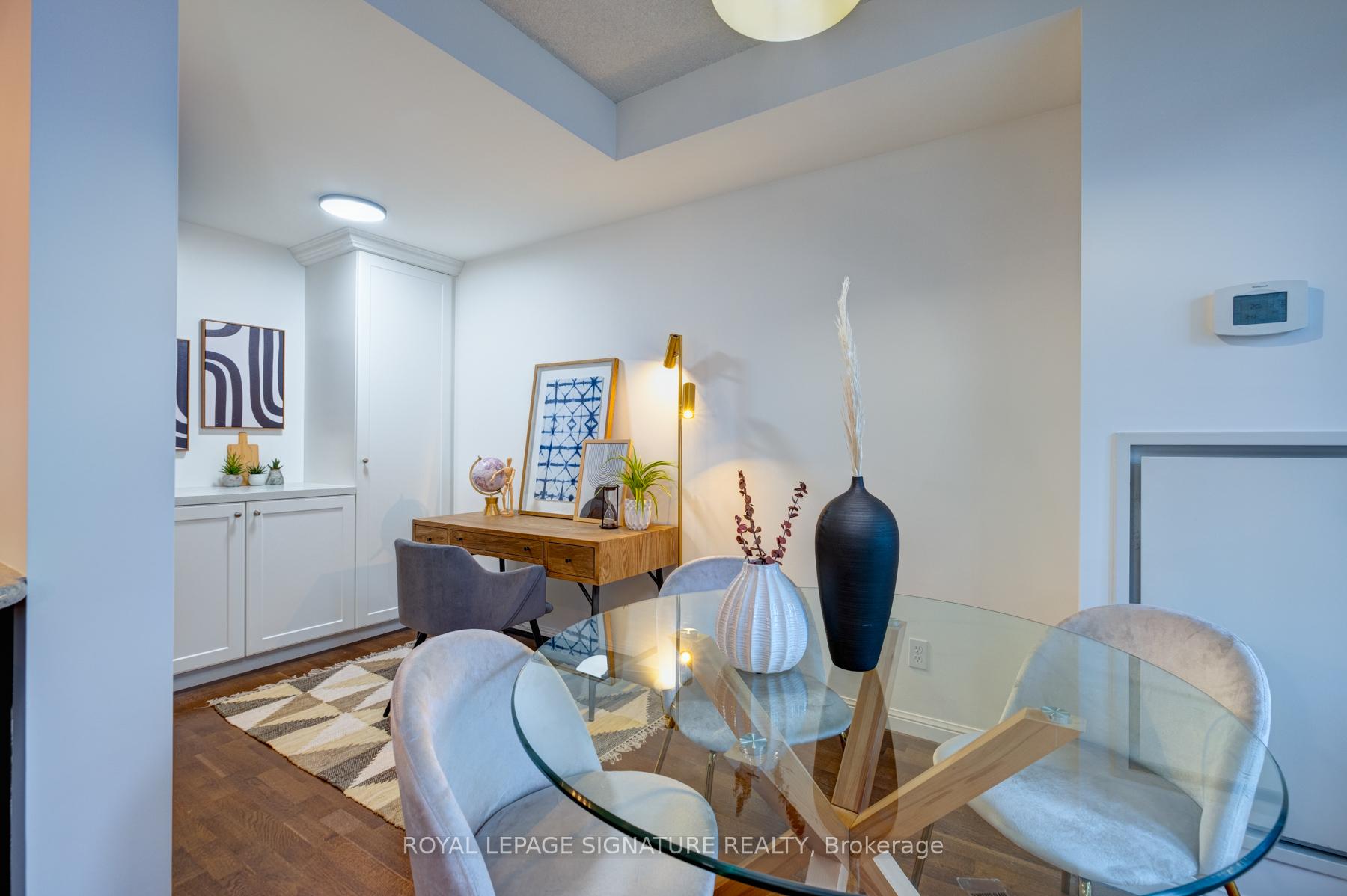 #425 - 900 Mount Pleasant Rd, Toronto, ON M4P3J9 | 2 Bedroom 2 Bathroom Condo Apt | Image 12