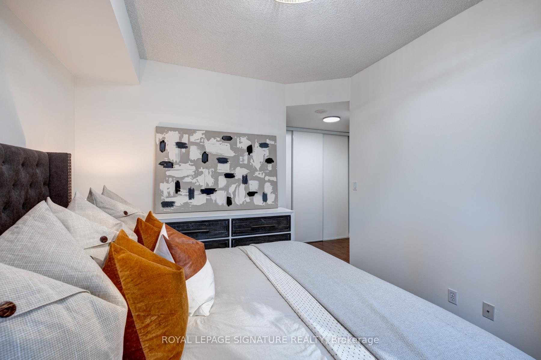 #425 - 900 Mount Pleasant Rd, Toronto, ON M4P3J9 | 2 Bedroom 2 Bathroom Condo Apt | Image 18