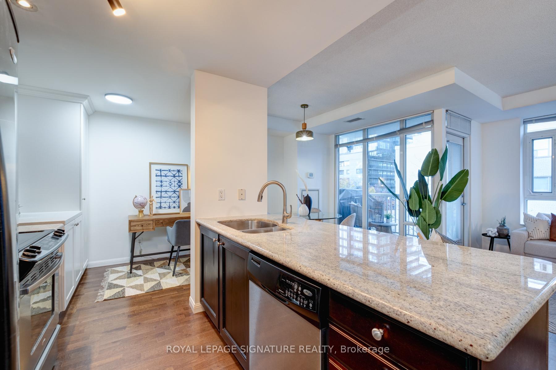 #425 - 900 Mount Pleasant Rd, Toronto, ON M4P3J9 | 2 Bedroom 2 Bathroom Condo Apt | Image 5