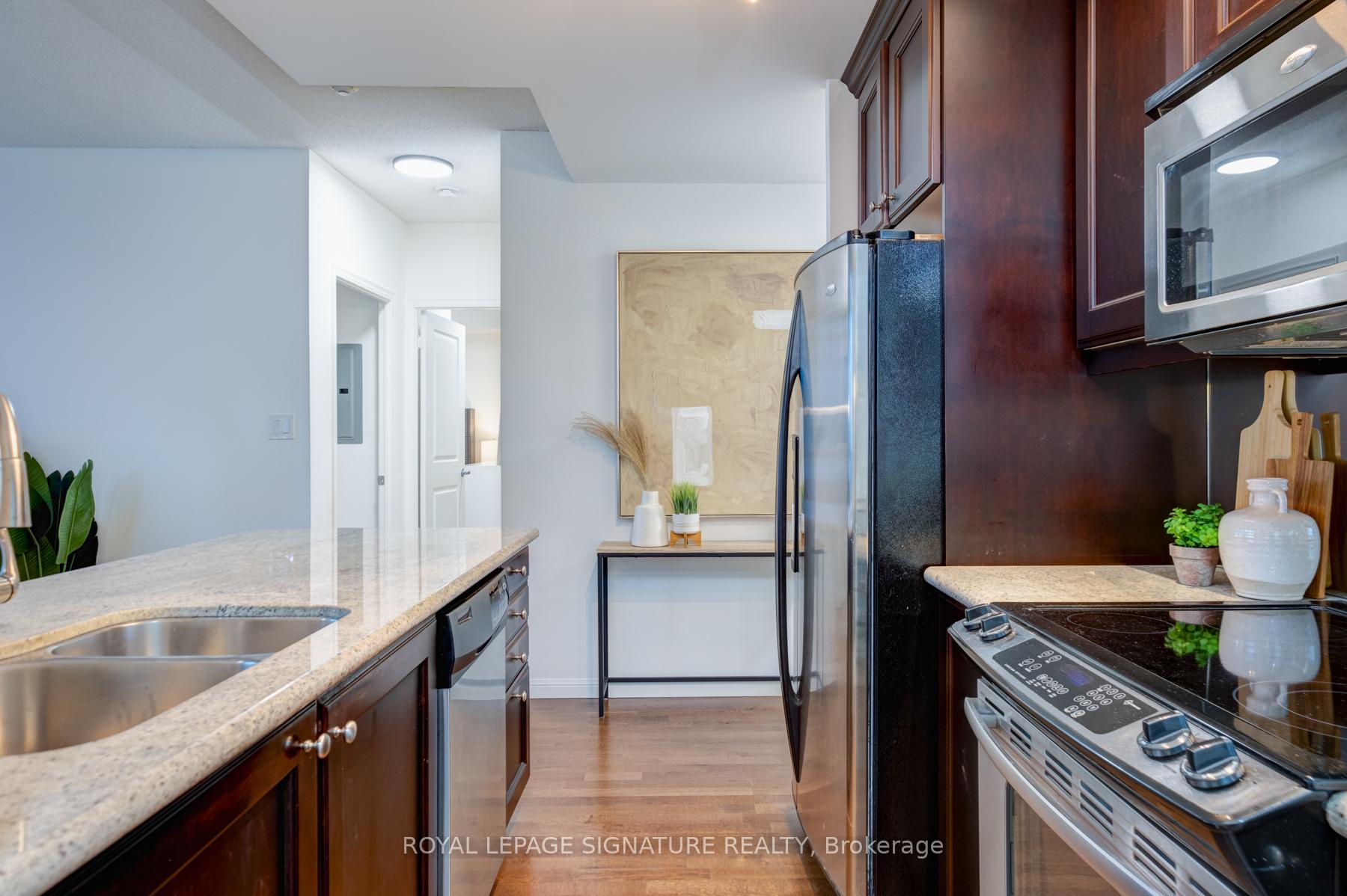 #425 - 900 Mount Pleasant Rd, Toronto, ON M4P3J9 | 2 Bedroom 2 Bathroom Condo Apt | Image 6