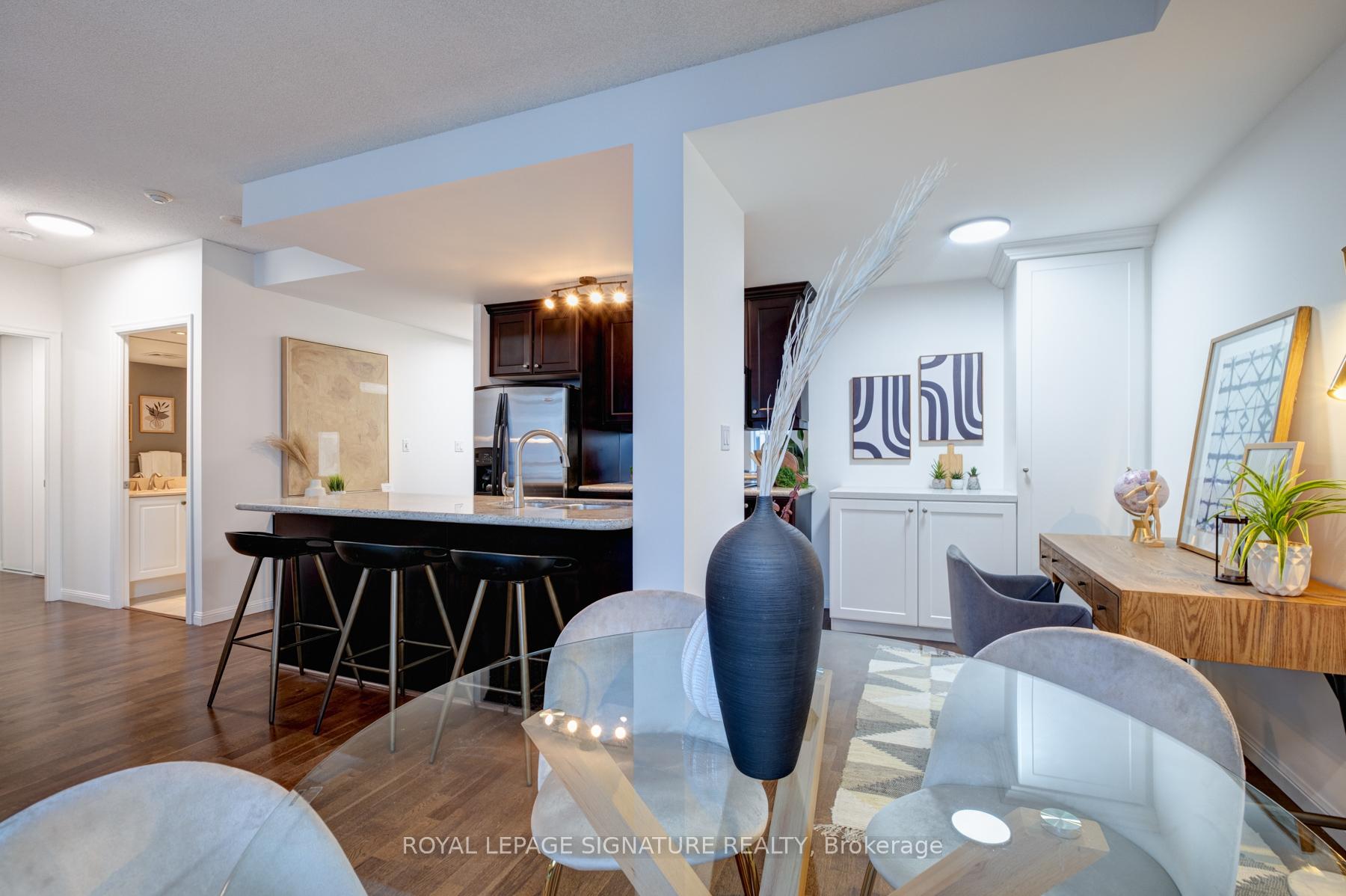 #425 - 900 Mount Pleasant Rd, Toronto, ON M4P3J9 | 2 Bedroom 2 Bathroom Condo Apt | Image 7