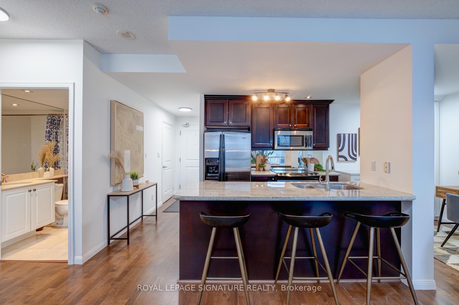 #425 - 900 Mount Pleasant Rd, Toronto, ON M4P3J9 | 2 Bedroom 2 Bathroom Condo Apt | Image 8