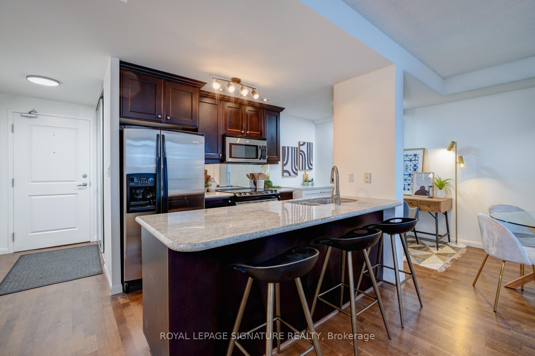 #425 - 900 Mount Pleasant Rd, Toronto, ON M4P3J9 | 2 Bedroom 2 Bathroom Condo Apt | Image 9